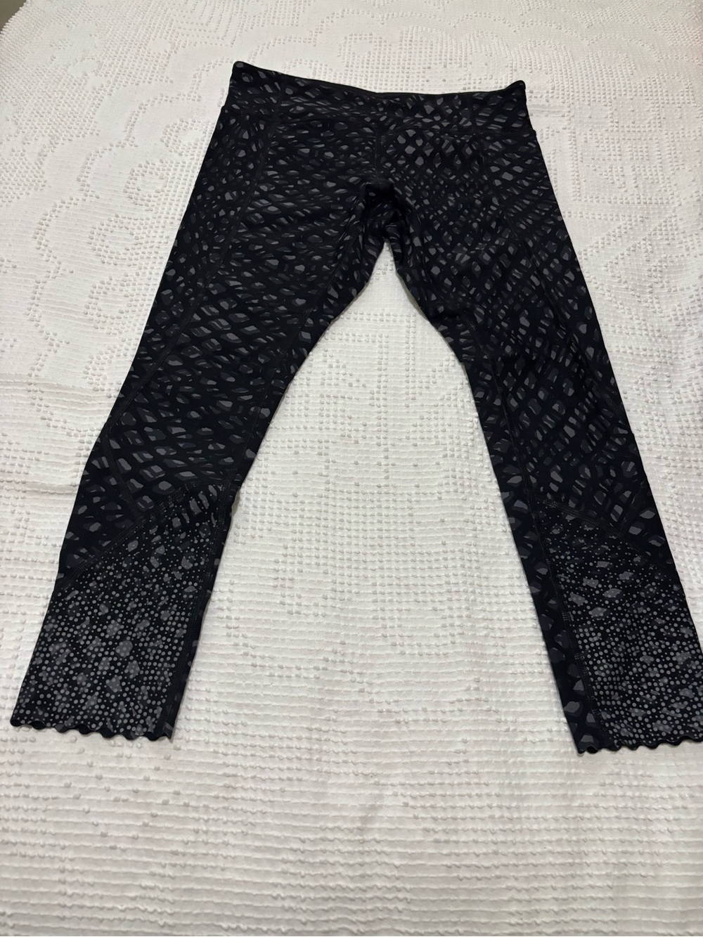 Lululemon Tight Stuff Tight Reflective Simply Lace Black Size 10